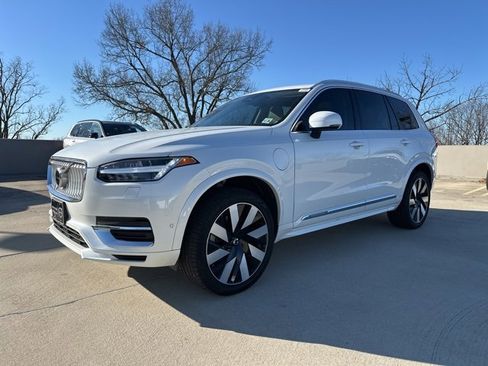 Certified 2024 Volvo XC90 T8 Ultimate image 4