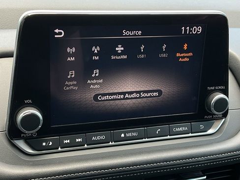 Used 2025 Nissan Rogue SV image 29