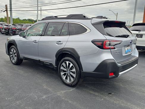 Used 2025 Subaru Outback Touring image 2