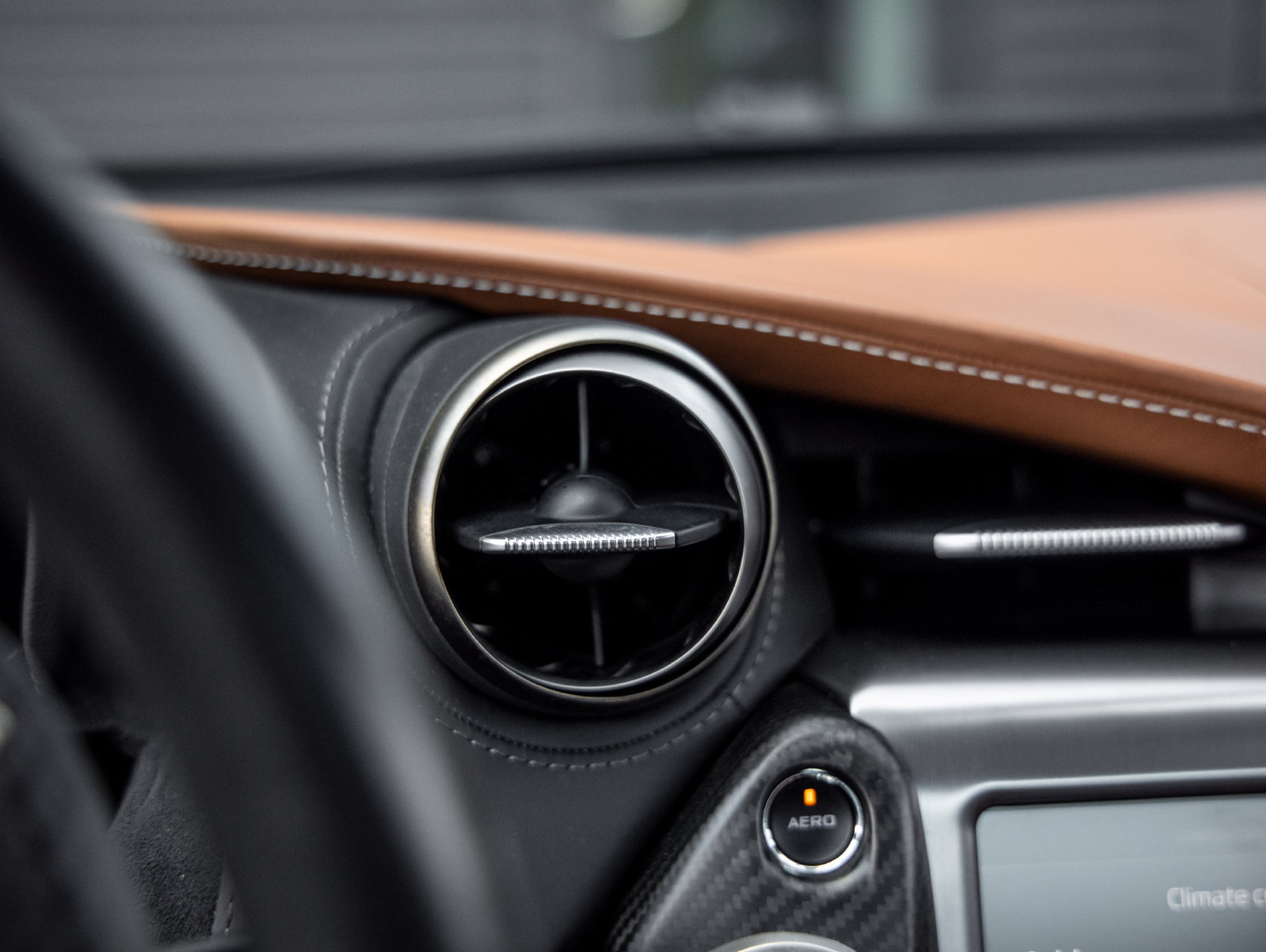 Used 2018 McLaren 720S RWD image 31