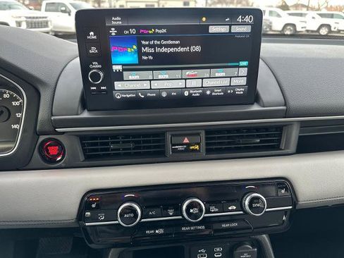 New 2025 Honda Pilot Touring image 12