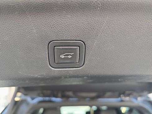 Used 2023 Chevrolet Suburban High Country w/ Premium Package 2 AWD/4WD image 17
