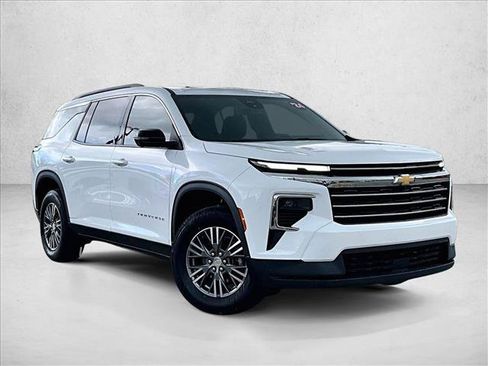 Used 2024 Chevrolet Traverse LT FWD image 12