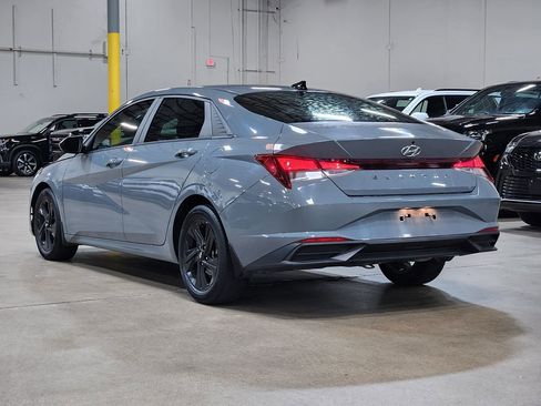 Used 2022 Hyundai Elantra SEL w/ Convenience Package FWD image 11