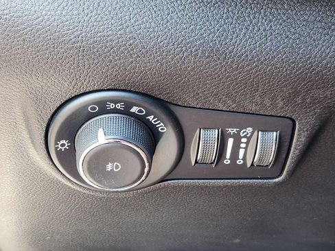 Used 2025 Jeep Compass Trailhawk AWD/4WD image 13