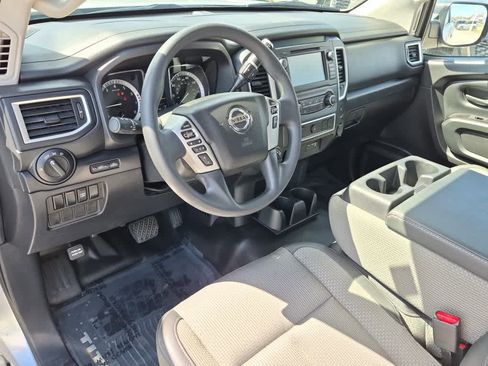 Used 2019 Nissan Titan S image 11
