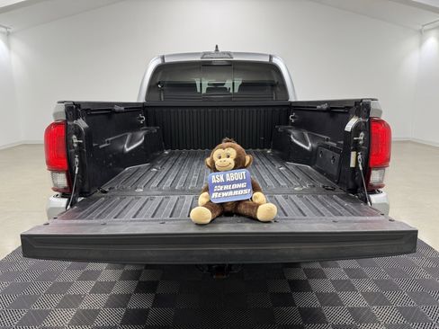 Used 2022 Toyota Tacoma SR5 w/ Technology Package image 8