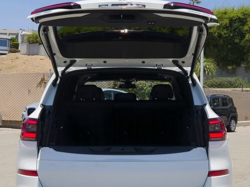Used 2022 BMW X5 xDrive40i w/ M Sport Package AWD/4WD image 21