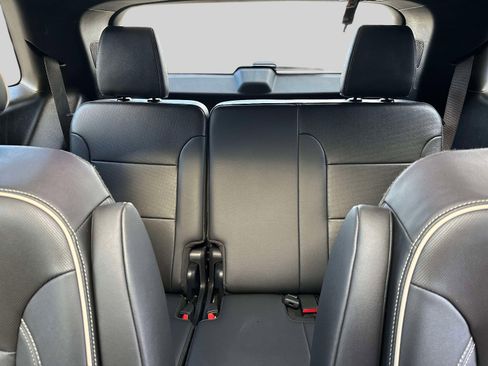 Used 2023 Chevrolet Traverse Premier w/ Redline Edition image 11