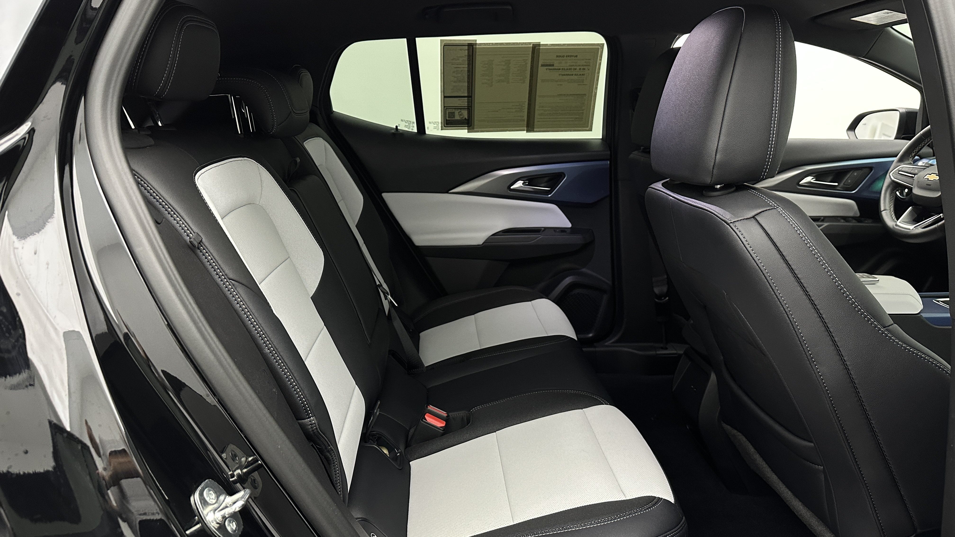 Used 2024 Chevrolet Equinox EV LT FWD image 34