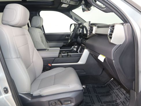 Used 2025 Toyota Tundra Limited AWD/4WD image 14