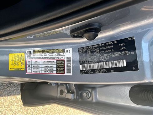 Certified 2021 Toyota Highlander XLE AWD/4WD image 37