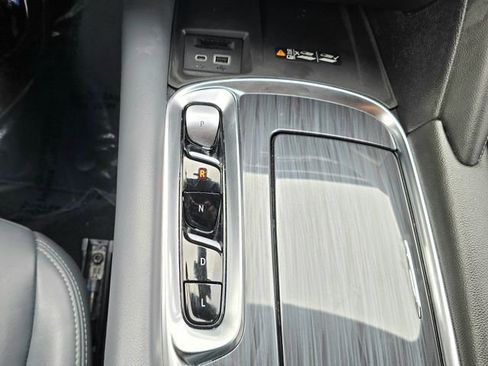 Used 2024 Buick Enclave Premium image 19