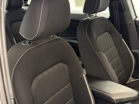 Used 2023 Volkswagen Jetta Sport image 9