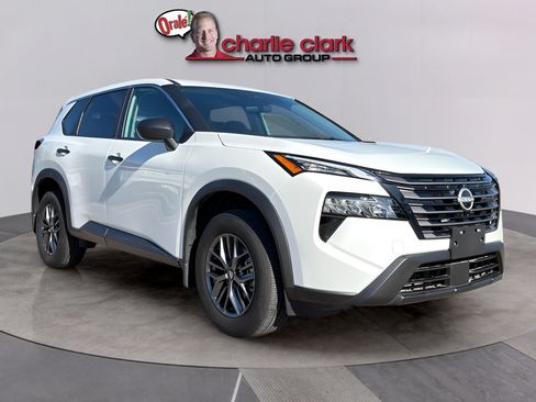 Used 2026 Nissan Rogue S FWD image 18
