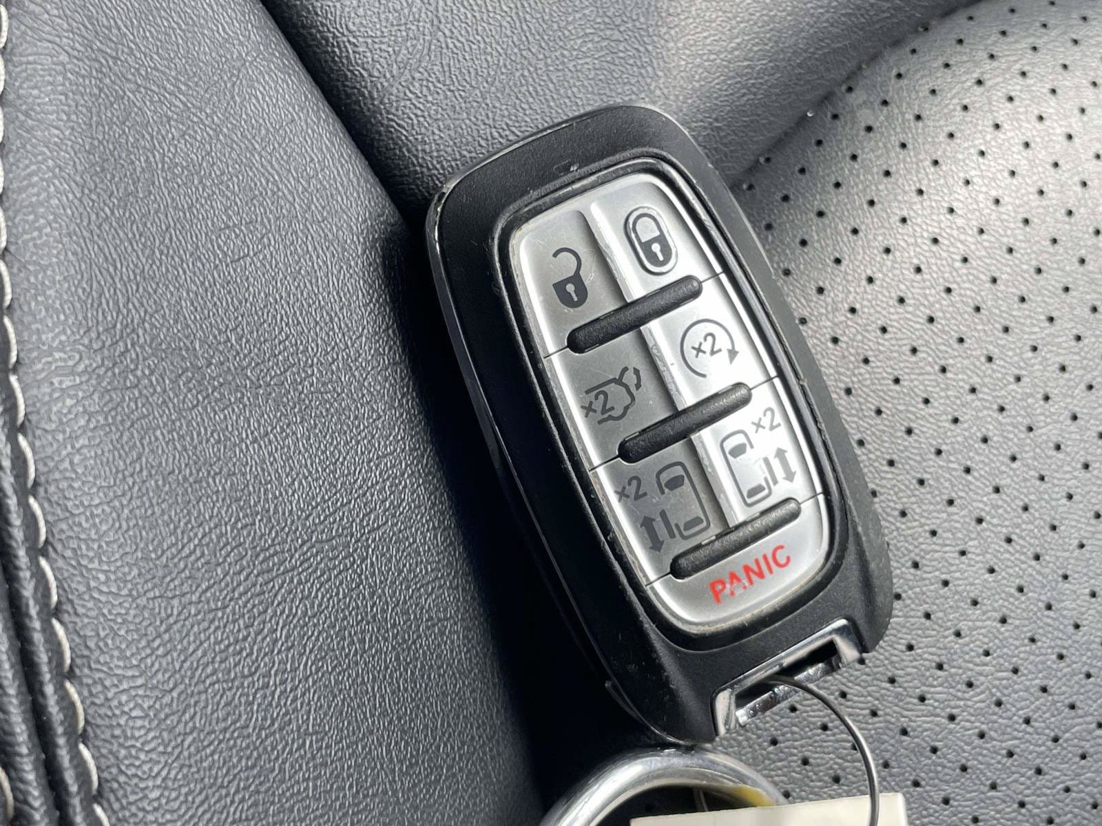 Used 2024 Chrysler Pacifica Touring-L FWD image 29