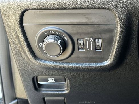 Used 2023 Jeep Grand Cherokee L Laredo image 16