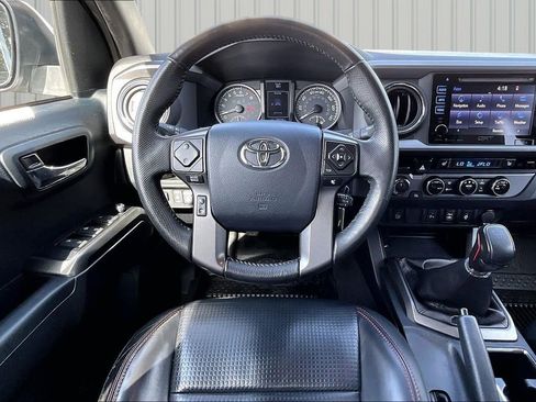 Used 2017 Toyota Tacoma TRD Pro image 2