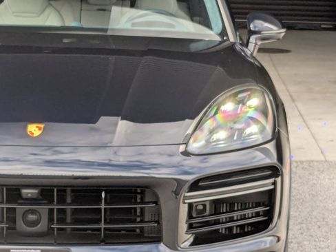 Certified 2023 Porsche Cayenne Turbo AWD/4WD image 12