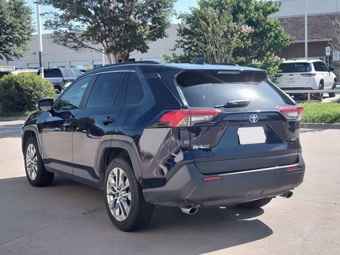 Used 2020 Toyota RAV4 XLE Premium FWD image 5