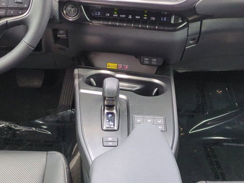 Used 2025 Lexus UX 300h FWD image 17