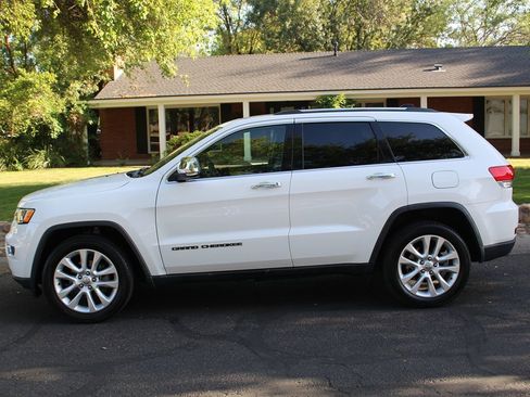 Used 2017 Jeep Grand Cherokee Limited image 2