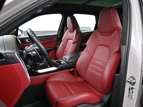 Certified 2022 Porsche Cayenne Turbo image 5