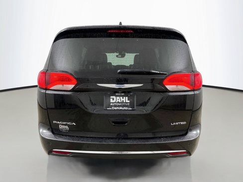 Used 2017 Chrysler Pacifica Limited w/ UConnect Theater Package FWD image 12