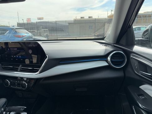 Used 2025 Chevrolet Trax LT image 34