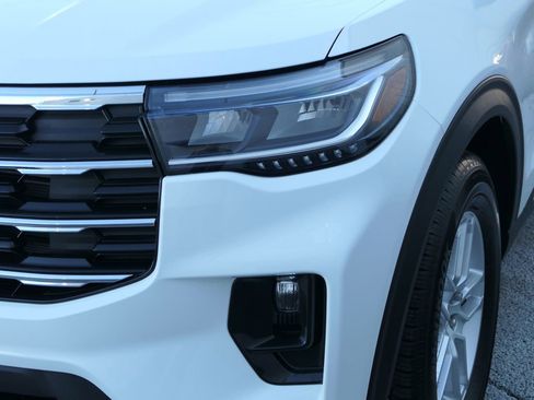 Used 2025 Ford Explorer Active w/ Active Comfort Package image 10