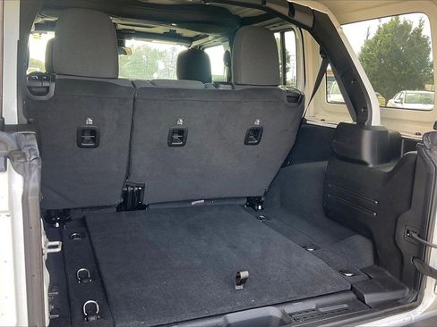 Used 2024 Jeep Wrangler Unlimited Rubicon image 13