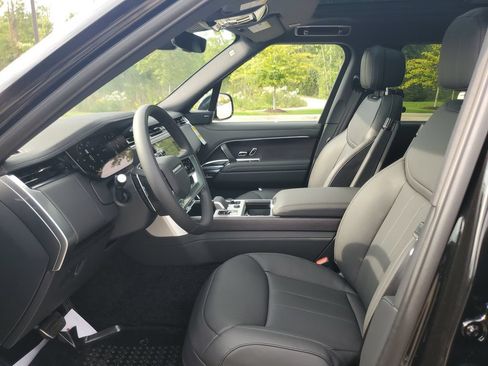 New 2027 Land Rover Range Rover Long Wheelbase SE AWD/4WD image 12