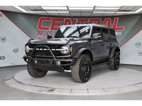 Used 2024 Ford Bronco Wildtrak image 2