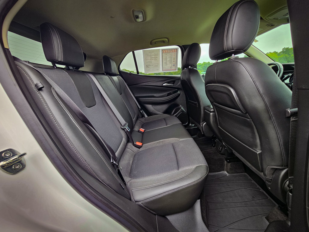 Used 2023 Buick Encore GX Preferred w/ Cold Weather Comfort Package AWD/4WD image 35