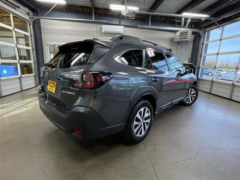 Used 2023 Subaru Outback Premium image 5