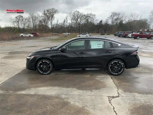 New 2026 Nissan Sentra SR w/ SR Premium Package FWD image 2