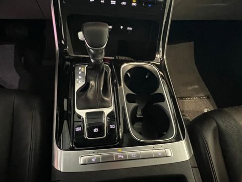 Used 2024 Kia Carnival EX image 28