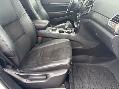 Used 2020 Jeep Grand Cherokee Altitude AWD/4WD image 18