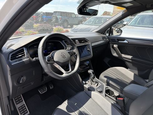 Used 2024 Volkswagen Tiguan SE R-Line AWD/4WD image 8