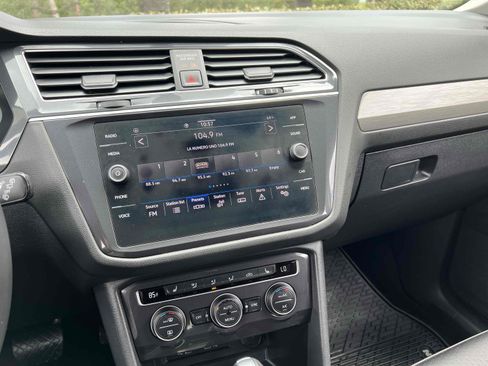 Used 2021 Volkswagen Tiguan SE FWD image 42