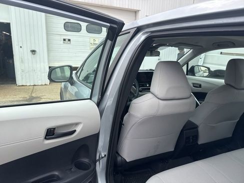 Used 2023 Toyota Corolla Cross L image 13