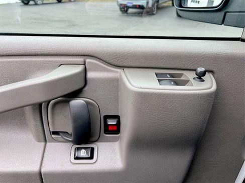 Used 2022 GMC Savana 2500 w/ Driver Convenience Package image 19