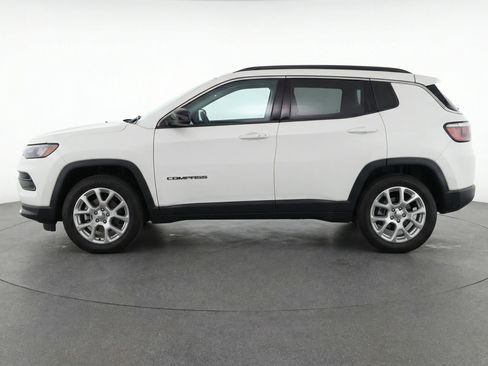 Used 2025 Jeep Compass Limited AWD/4WD image 5