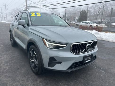 Certified 2025 Volvo XC40 B5 Core AWD/4WD image 6