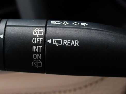 Used 2021 GMC Yukon Denali w/ Denali Premium Package image 27