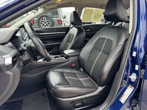 Used 2024 Nissan Altima 2.5 SR FWD image 27