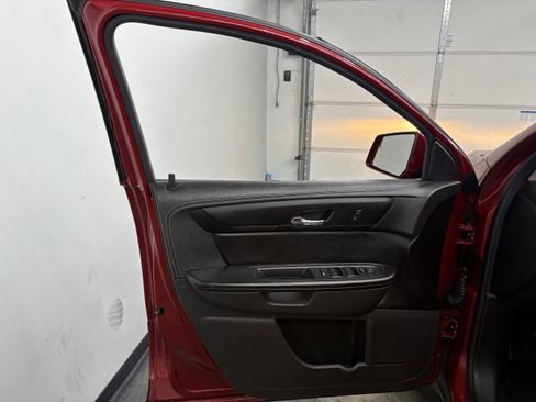 Used 2014 Chevrolet Traverse LT image 9