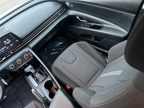 Used 2025 Hyundai Elantra SE image 18