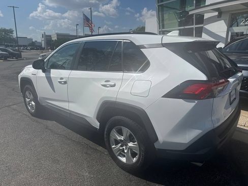 Used 2021 Toyota RAV4 LE AWD/4WD image 4