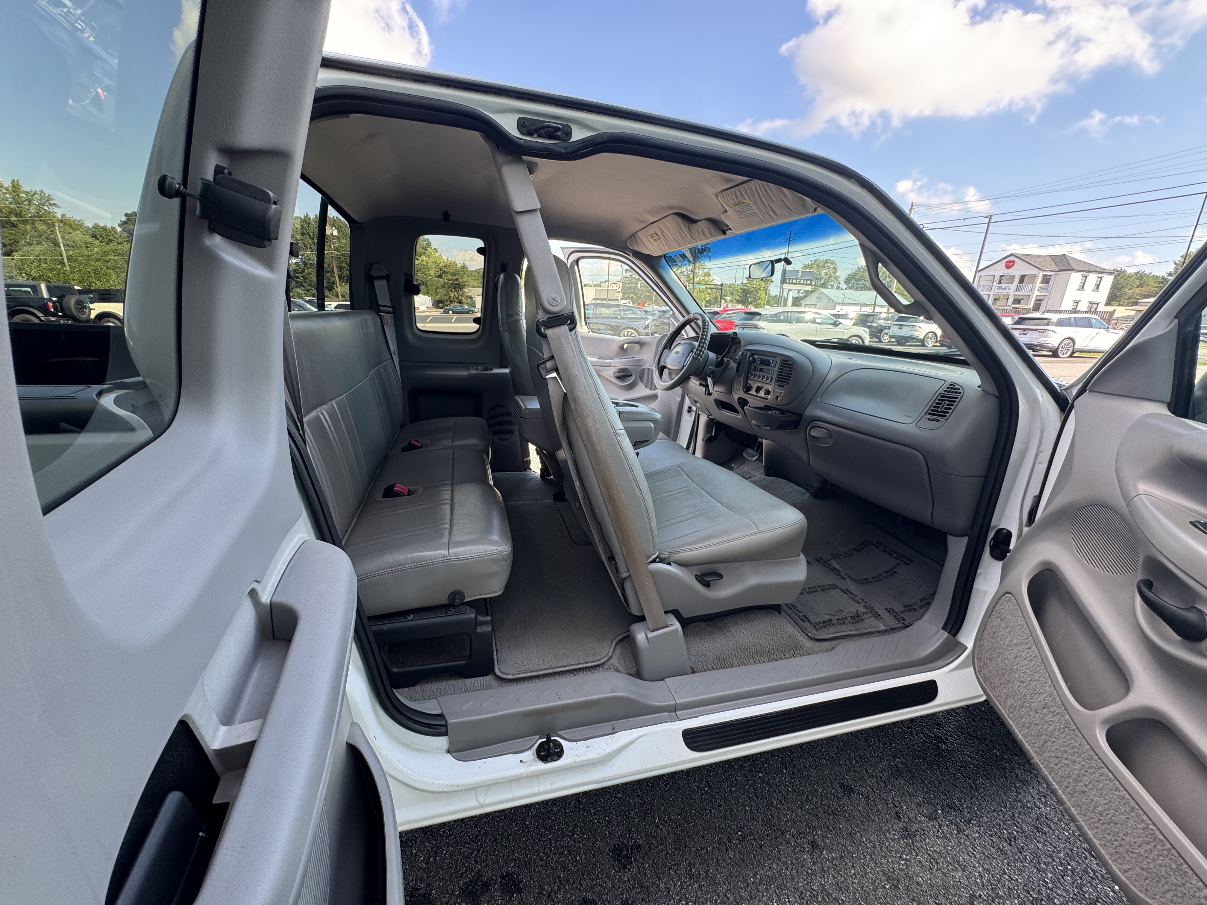 Used 1998 Ford F150 Lariat RWD image 8